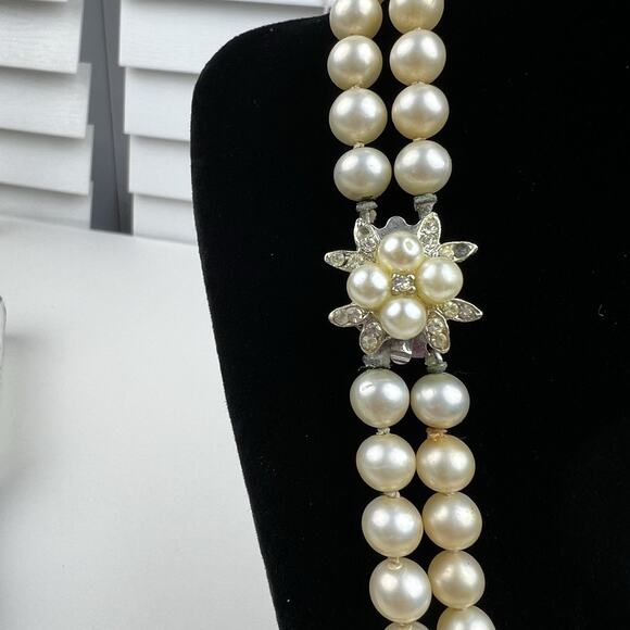 Vintage 1950s Double Strand Faux Pearl Necklace Rhinestone Flower Clasp 20 & 24” - Picture 7 of 7